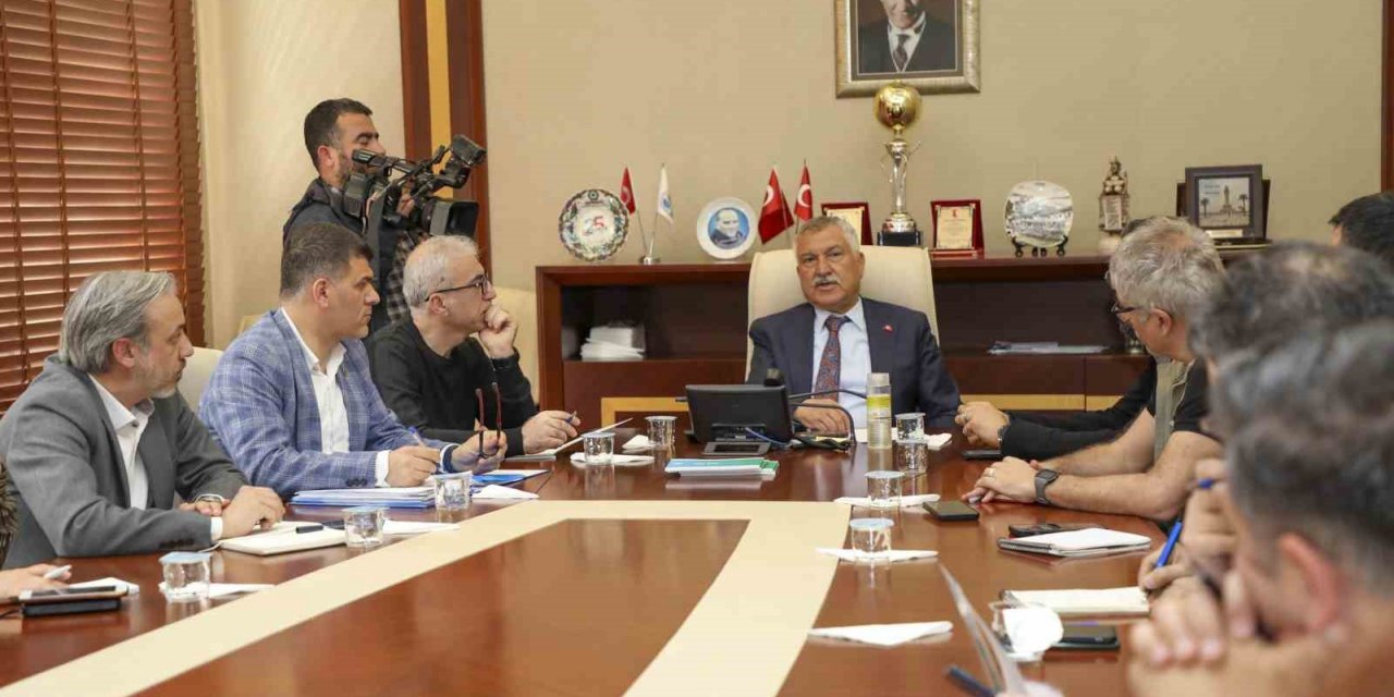 Başkan Karalar, "Deprem Dirençli Adana" için bilim insanlarıyla çalışma başlattı