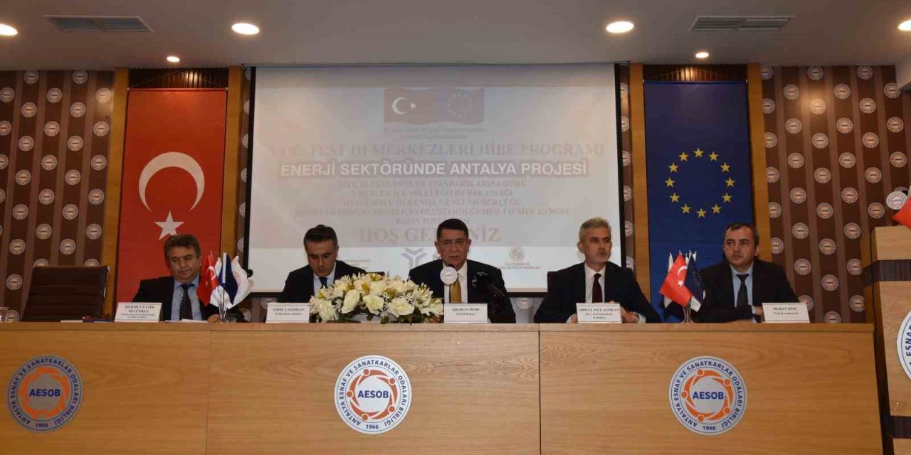 Meslek liseleri deprem bölgesine yardım için fabrika gibi çalışıyor