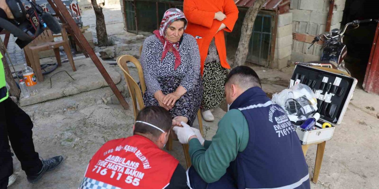 Sağlık hizmetleri depremzedelerin ayağına gidiyor