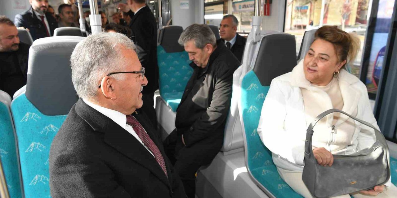 Yeni tramvay hattı hizmete başladı, Başkan Büyükkılıç vatman koltuğuna oturdu