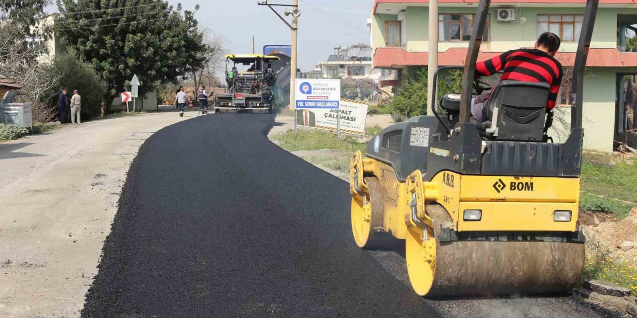 Serik’te sıcak asfalt çalışması
