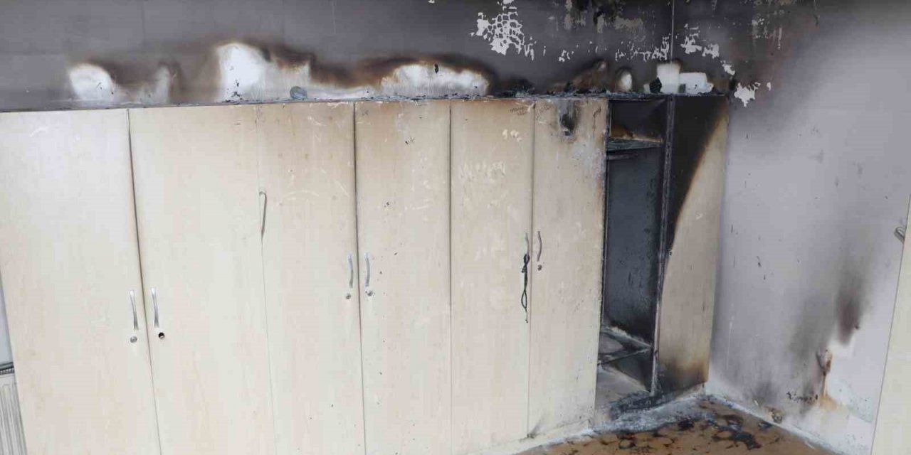 OMÜ Tıp’ta yanan giyinme odası görüntülendi