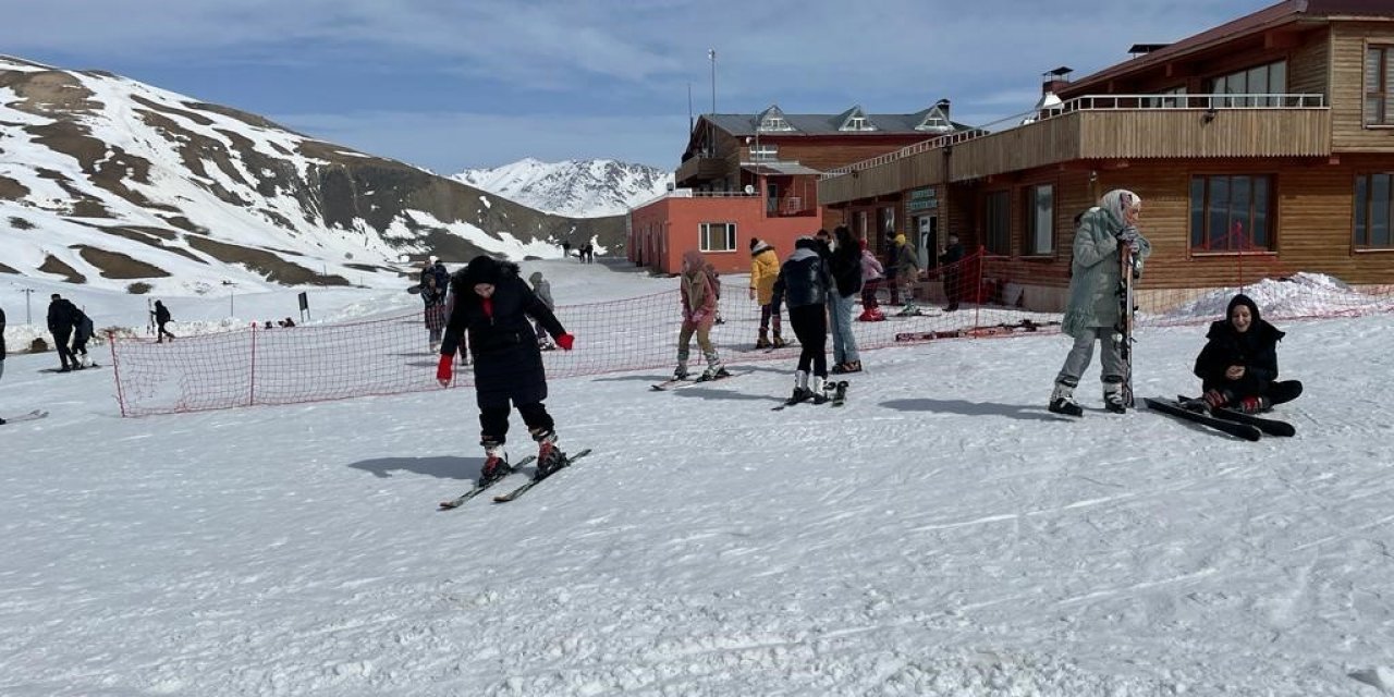 Depremzede çocukların kayak heyecanı