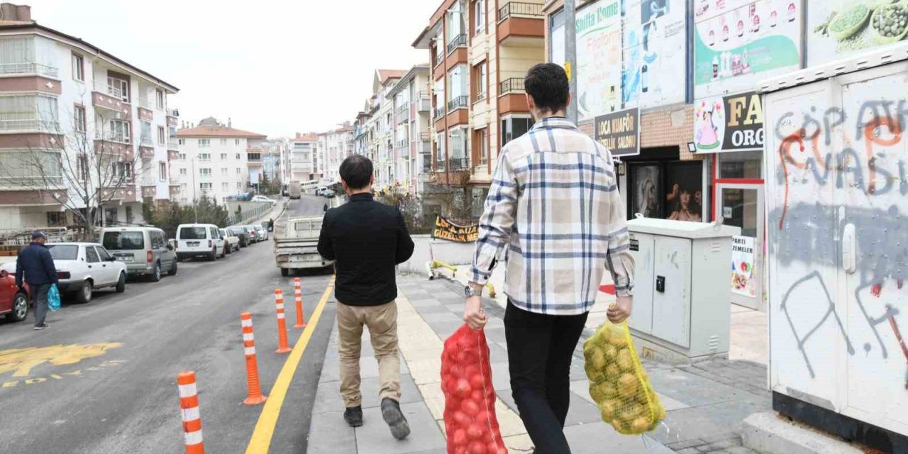 Mamak Belediyesi personeli depremzedelerle gönüllü kardeş oldu
