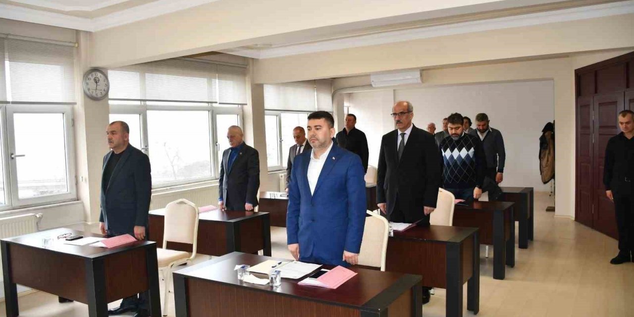 Alaplı Meclisi’nde depremlerde hayatını kaybedenlere saygı duruşu