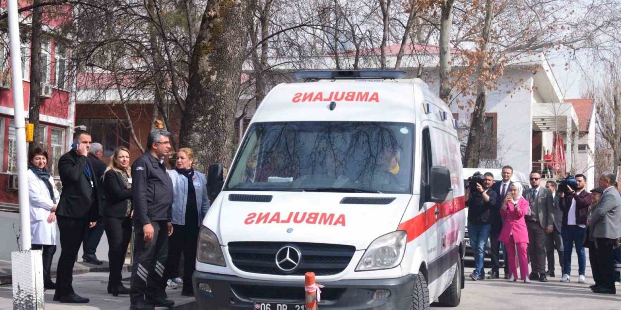 Depremin 248’inci saatinde kurtarılan Aleyna Ölmez, tedavi gördüğü hastaneden taburcu oldu