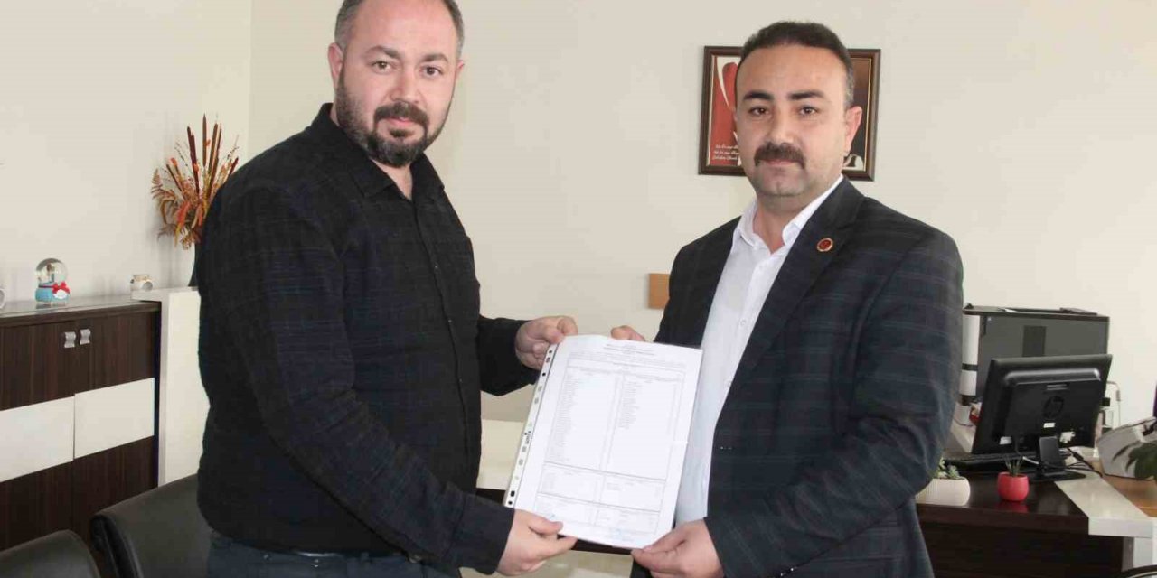 BBP Karaman İl Başkanı Mesut Soyfidan mazbatasını aldı
