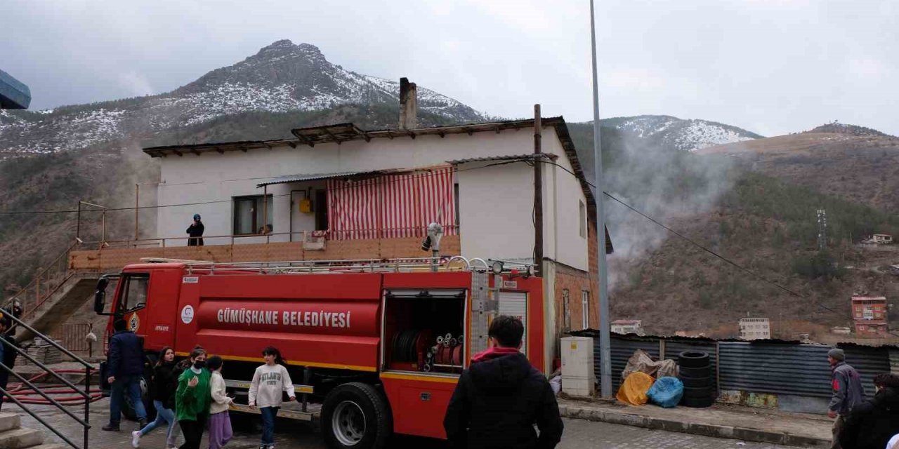 Aynı anda şarj edilen 3 cep telefonu yangına sebep oldu