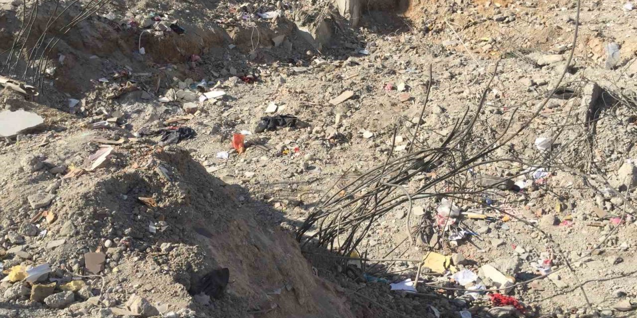 90 kişiye mezar olan apartmanın müteahhit ve mühendis birbirini suçladı