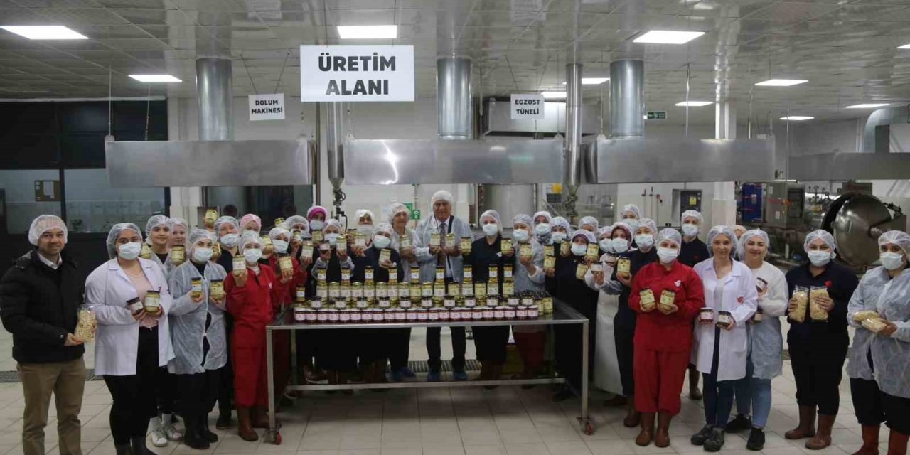 Efeler’in kadın fabrikasının ürünleri depremzedelere gönderdi