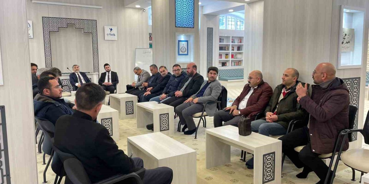 Okul müdürleri ve öğretmenlerle değerlendirme toplantısı yapıldı