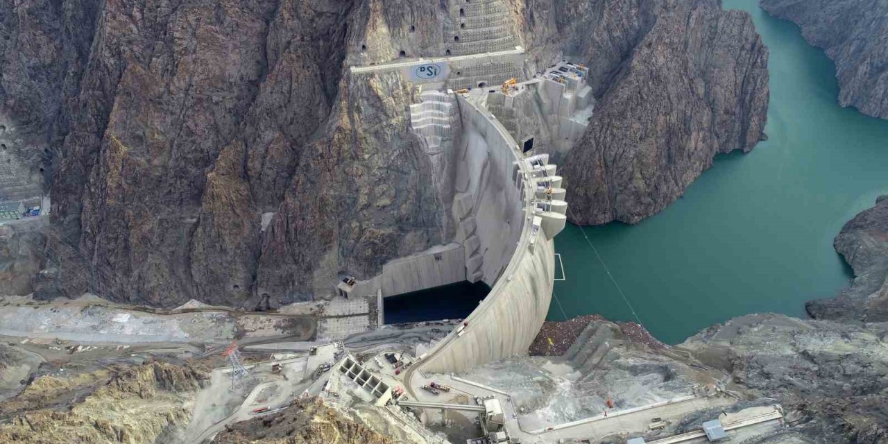 Kuraklık nedeniyle barajlar boşalırken, Yusufeli Barajı doluyor