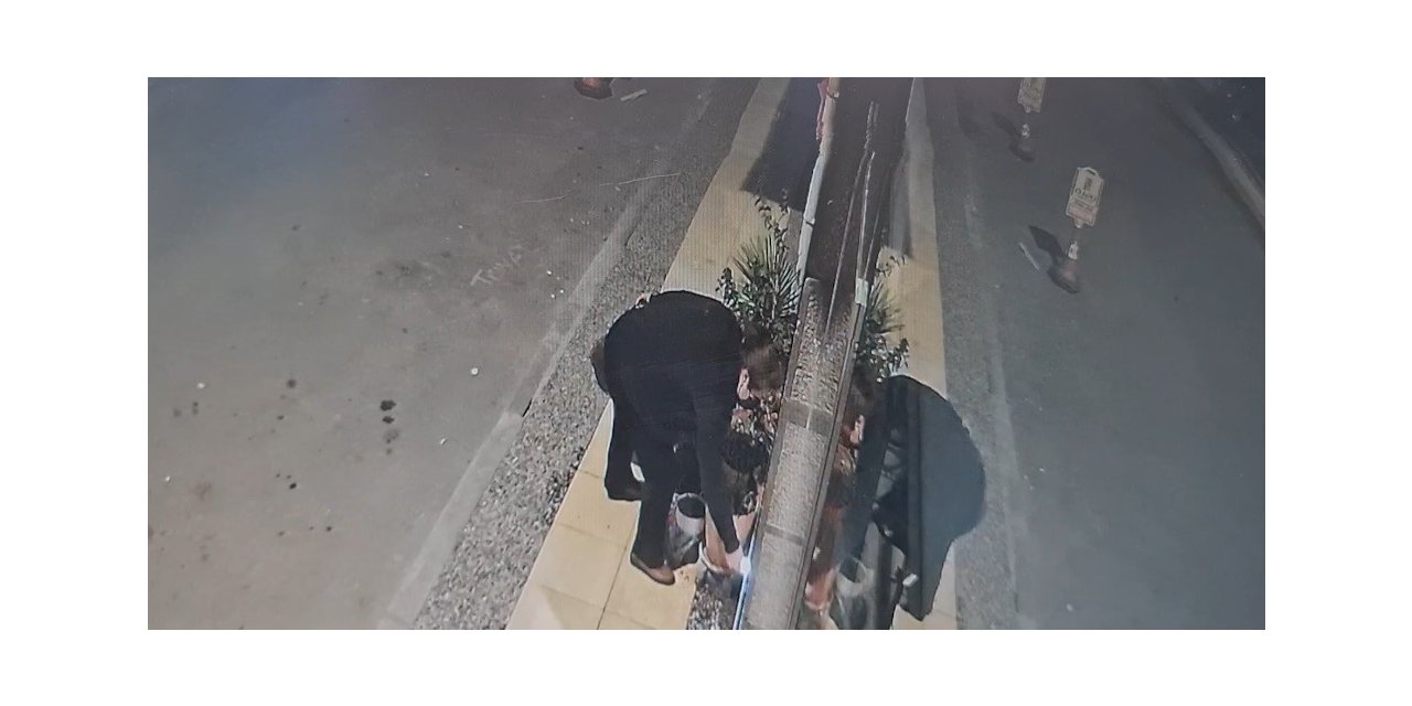 İş yerini kundaklamak isterken kendini yaktı