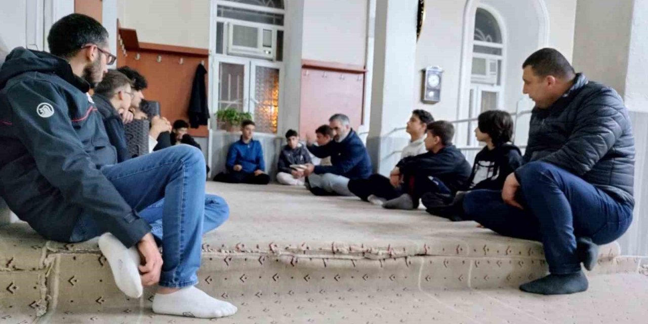Germencik İl Müftüsü Coşkun gençlerle bir araya geldi