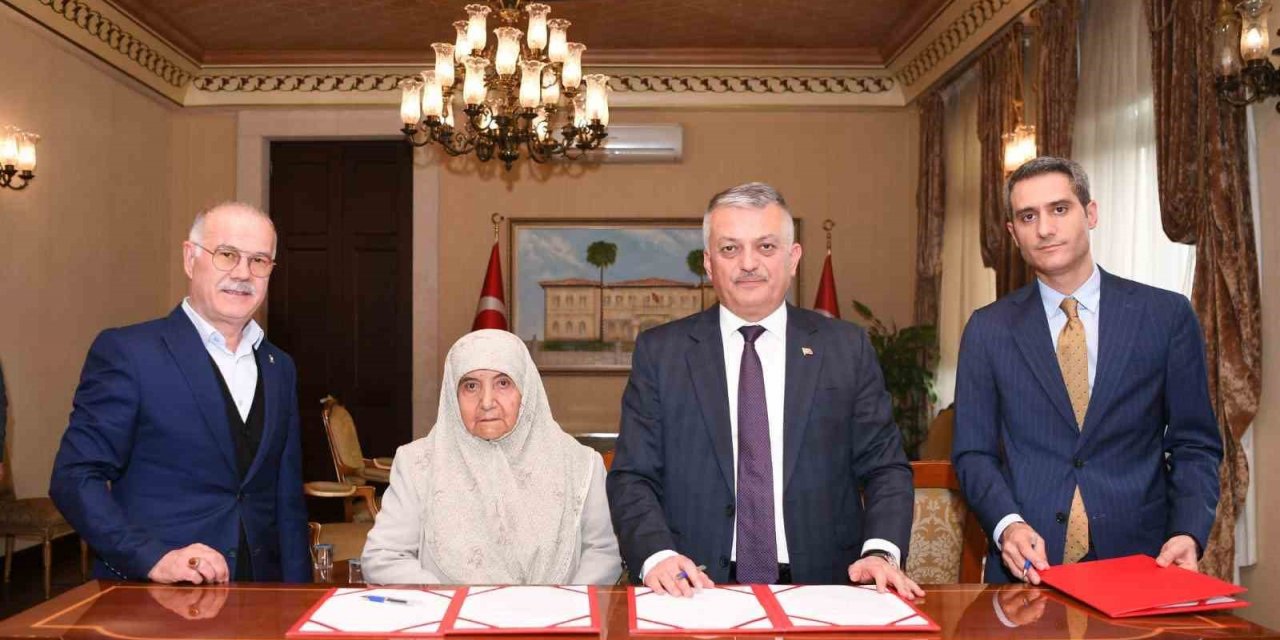 Elmalı “Diyaliz Merkezi Hizmet Binası” protokolünü imzaladı