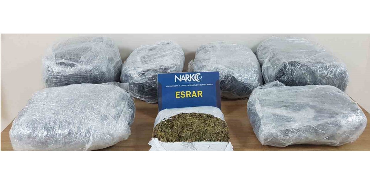 Ordu’da ’dur’ ihtarına uymayan araçta 22 kilo esrar ele geçirildi