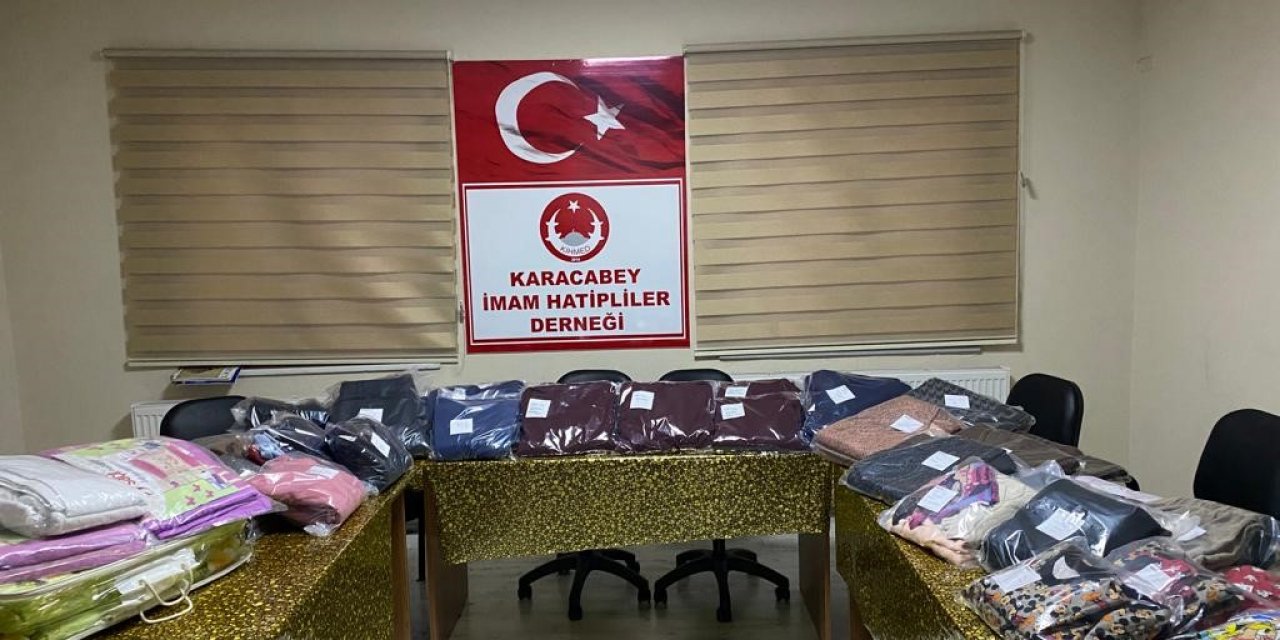 Karacabey’de kadınlar depremzedeler için eşofman ve pijama takımı dikiyor