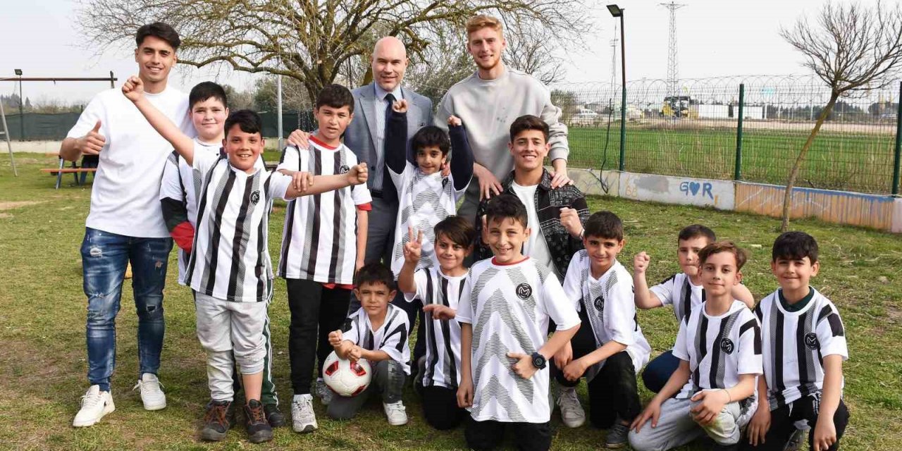 Manisa FK depremzede çocuklara moral oldu