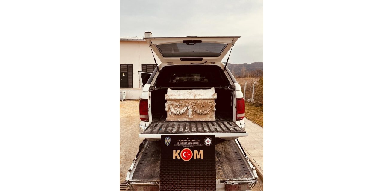 Çekici üzerinde taşınan araçtan Roma dönemine ait çocuk lahiti çıktı