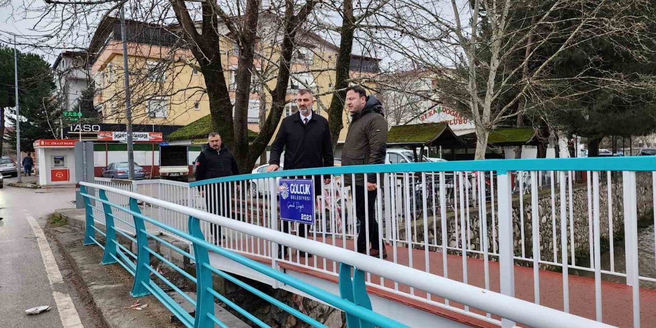 Gölcük’e iki yeni yaya köprüsü yapıldı