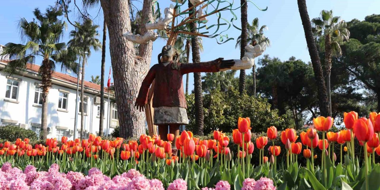 Alanya lale, sümbül ve nergislerle renklendi
