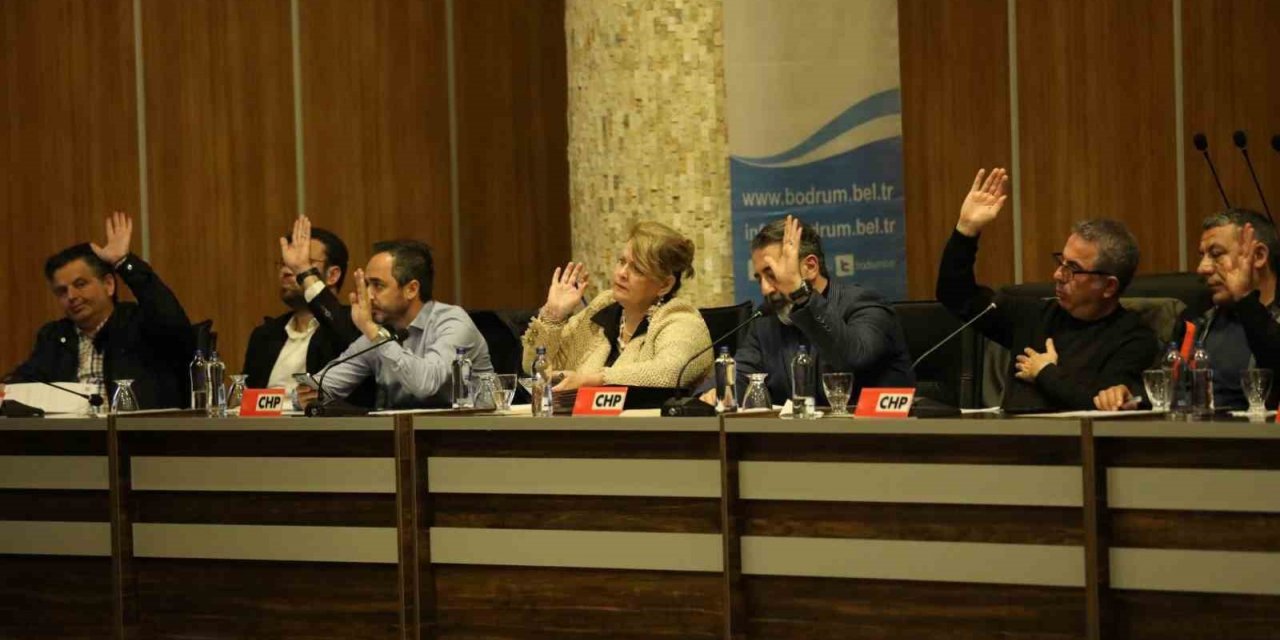 Bodrum’da Belediye Meclisi saygı duruşu ile başladı