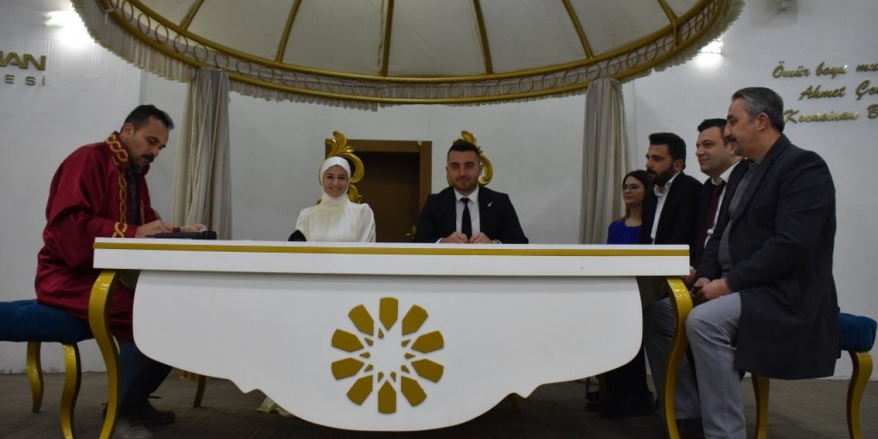 Kocasinan’da bir günde 23 çift, mutlu yuvaların temelini attı