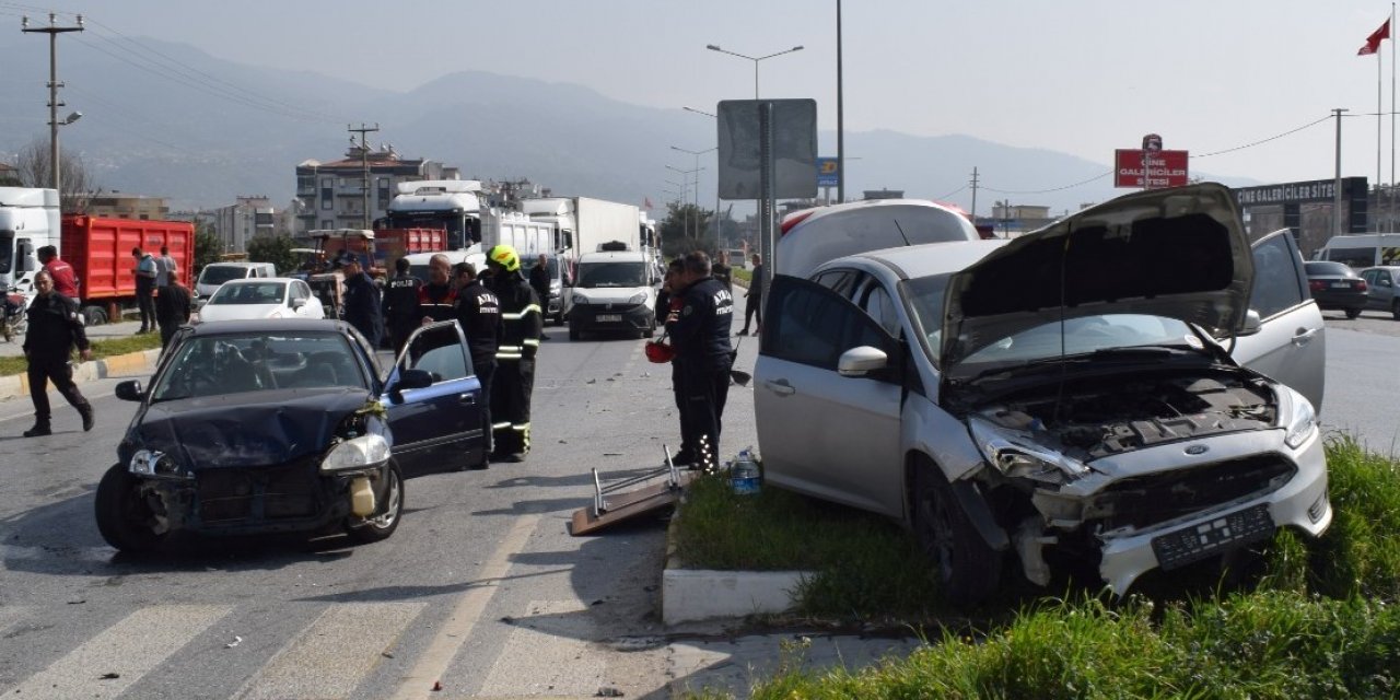 Aydın’da zincirleme trafik kazası: 4 yaralı