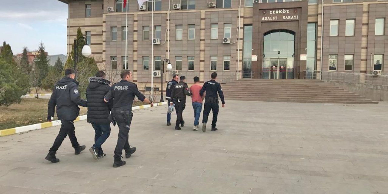 Oto fareleri, 300 saatlik kaydın incelenmesi ile yakalandı