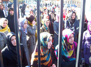 Başörtüsü özgürlüğüne darbe !