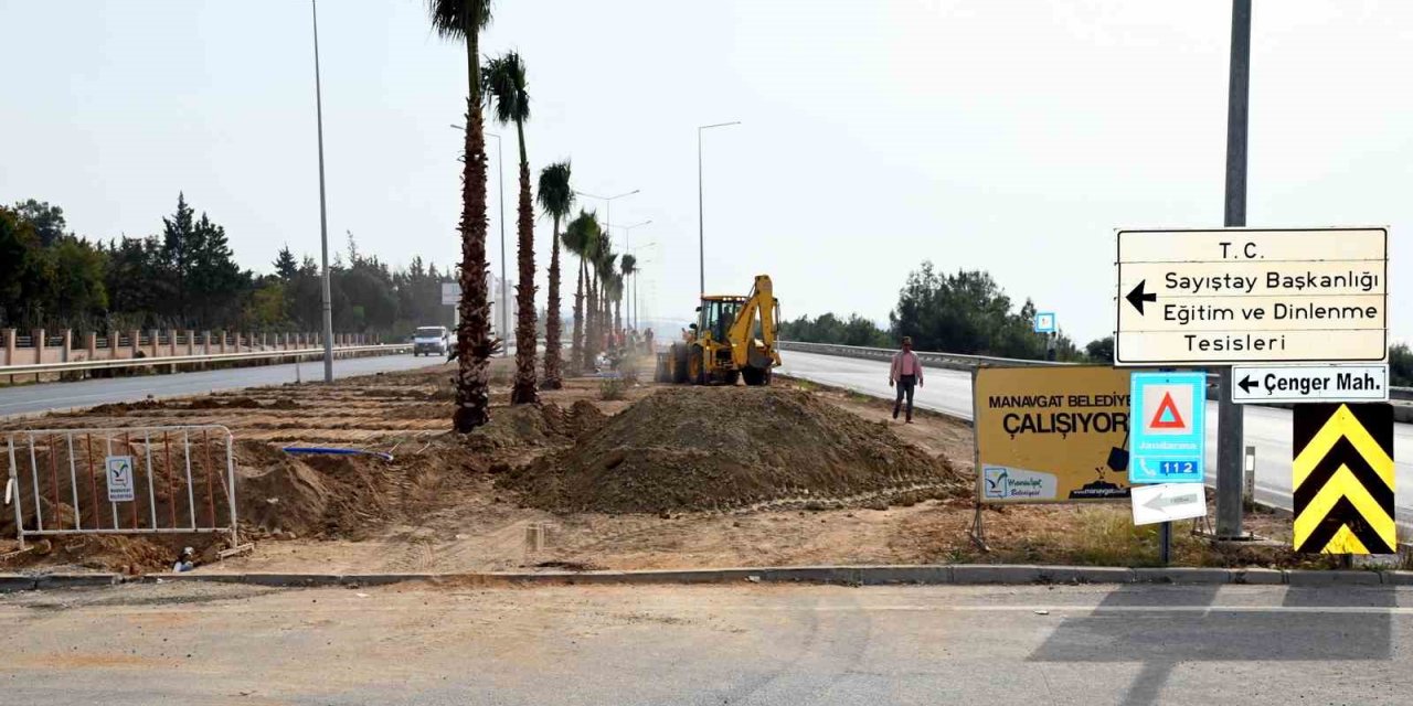 Manavgat Belediyesi’nden çevre yoluna modern sulama sistemi