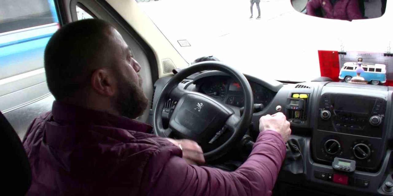 Kadın yolcuları rahatsız eden kişiyi uyarınca kavga çıktı