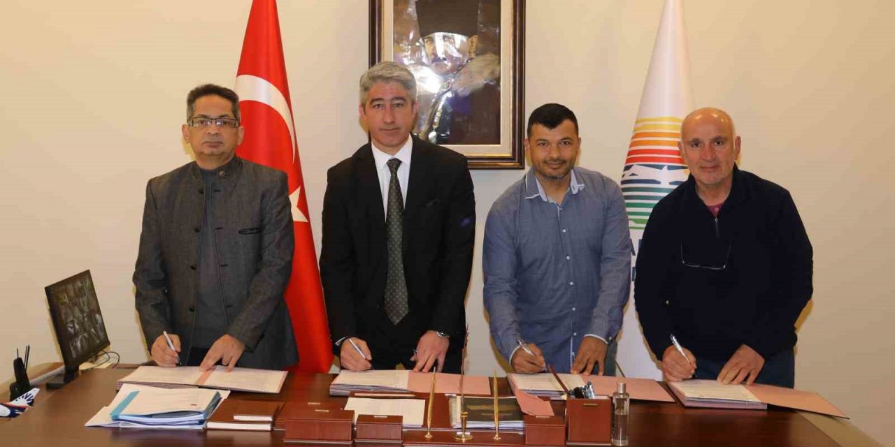 Marmaris’te imzalar çocuklar için atıldı