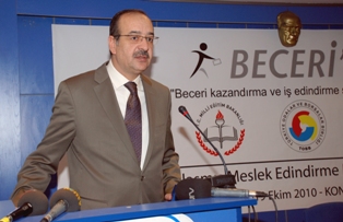 Büyükhelvacıgil'den kınama