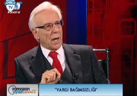 Sami Selçuk'tan başörtü çıkışı