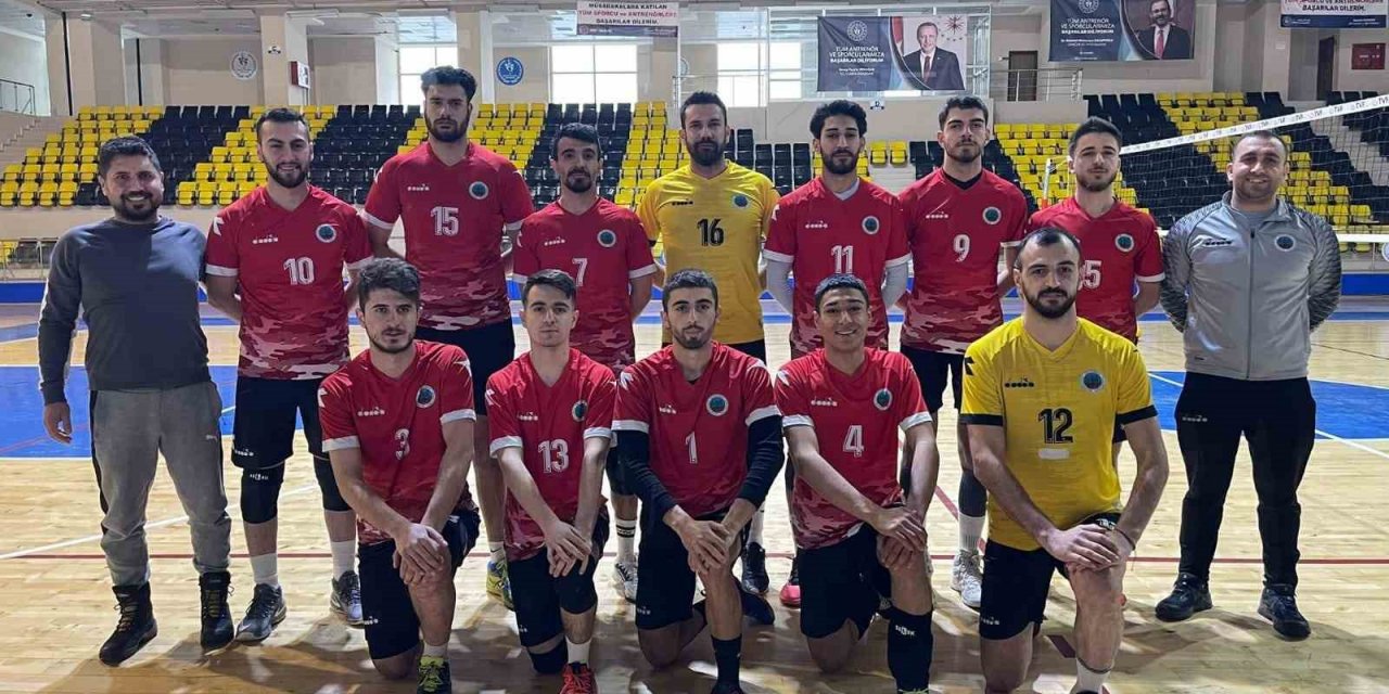 Siirt Belediyesi erkek voleybol takımı turnuvaya hazırlanıyor