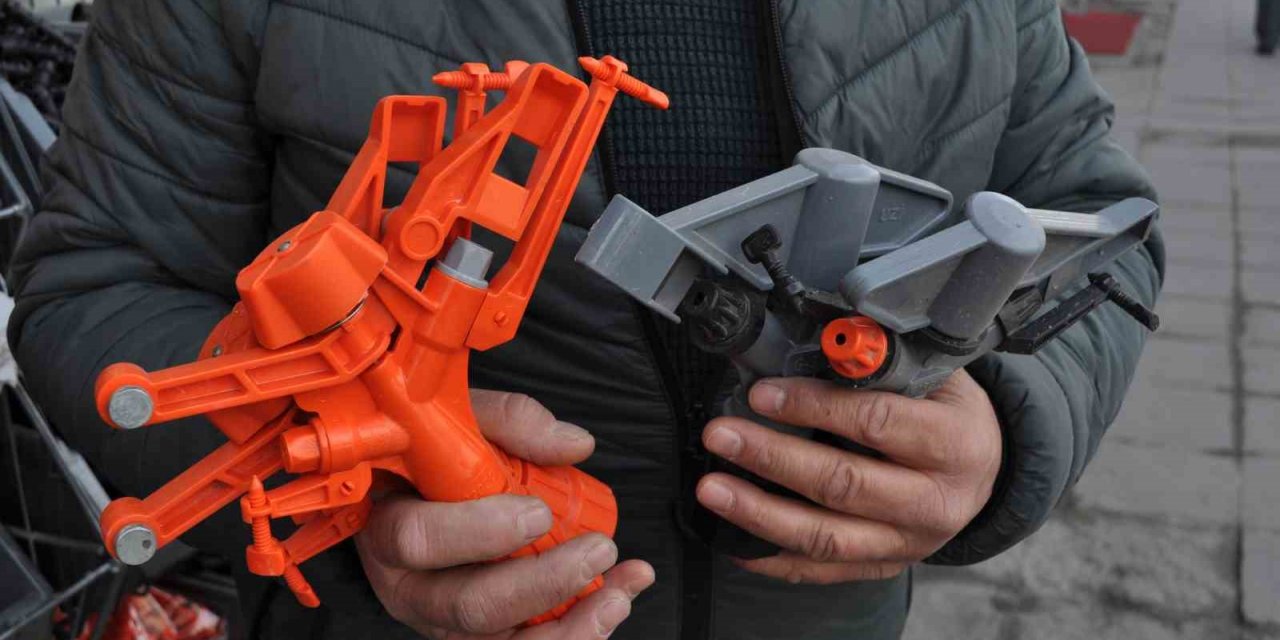 Kuraklıktan endişelenen çiftçiler farklı sulama yöntemleri arıyor