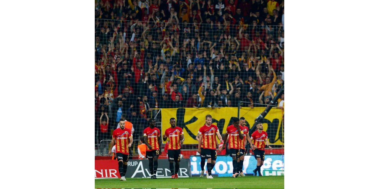 Kayserispor taraftarından Çamlı’ya destek, Ali Koç’a sitem