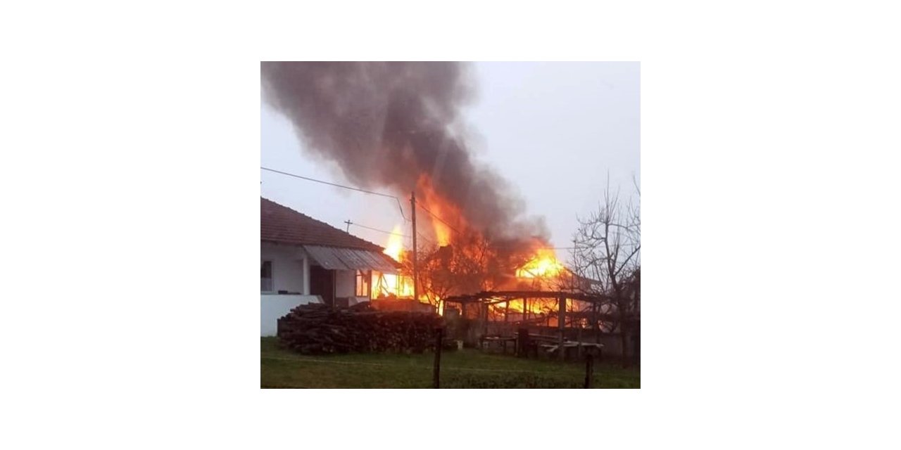 İki katlı ev alev topuna döndü