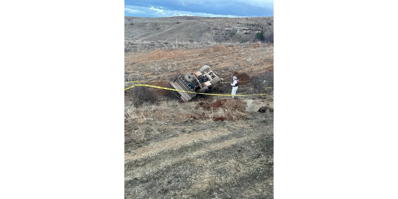 Afyonkarahisar’da ağaç çukuru kazarken devrilen kepçenin operatörü hayatını kaybetti