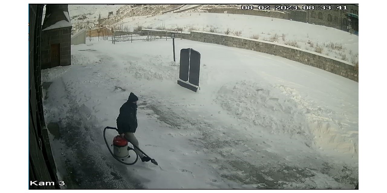 Kars’ta camilerin ses sistemlerini çalan hırsız önce kameralara sonra polise yakalandı