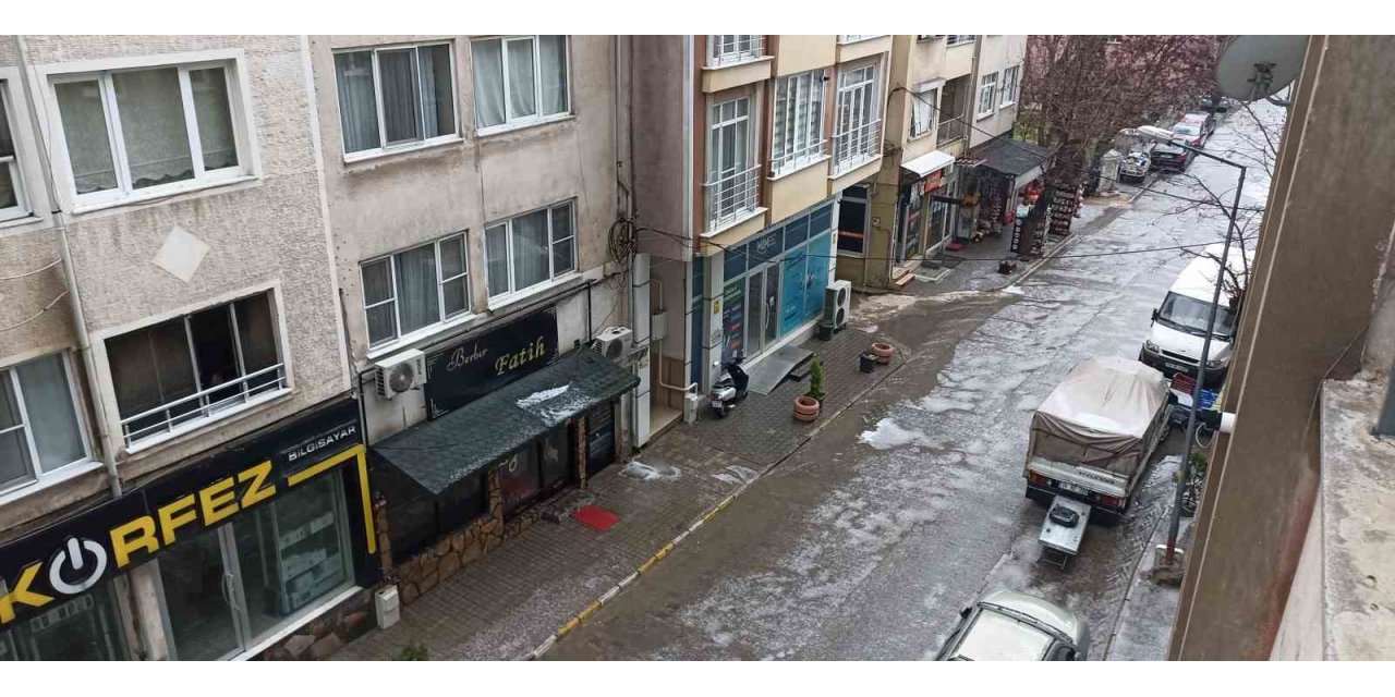 Balıkesir’de şiddetli dolu yağışı etkili oldu