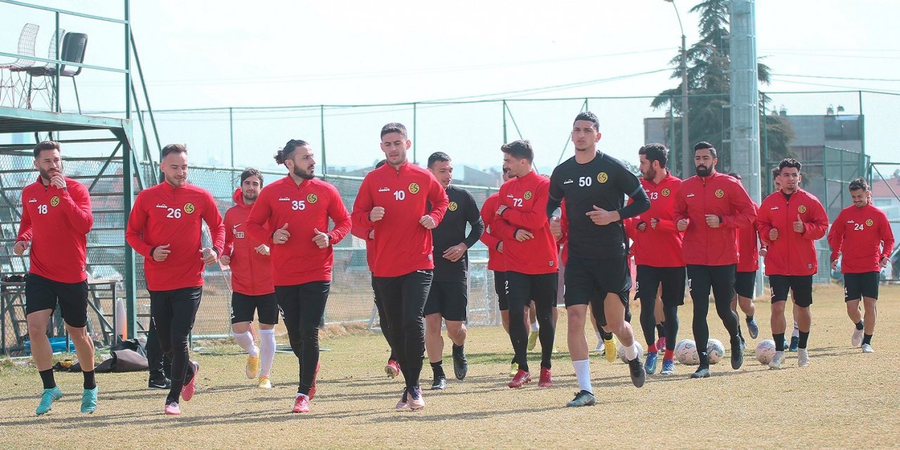 Transfer tahtasını tekrar açan Eskişehirspor toplam 20 futbolcuyu renklerine bağladı