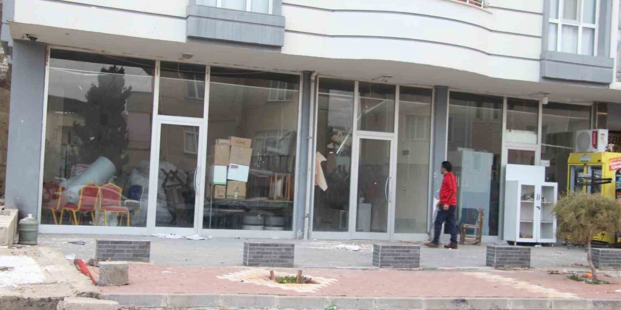 Depreme dayanıksız diye ceza kesildi, depremde camı bile kırılmadı