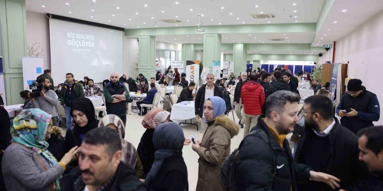 İş arayanlar ve işverenler Darıca’da buluştu