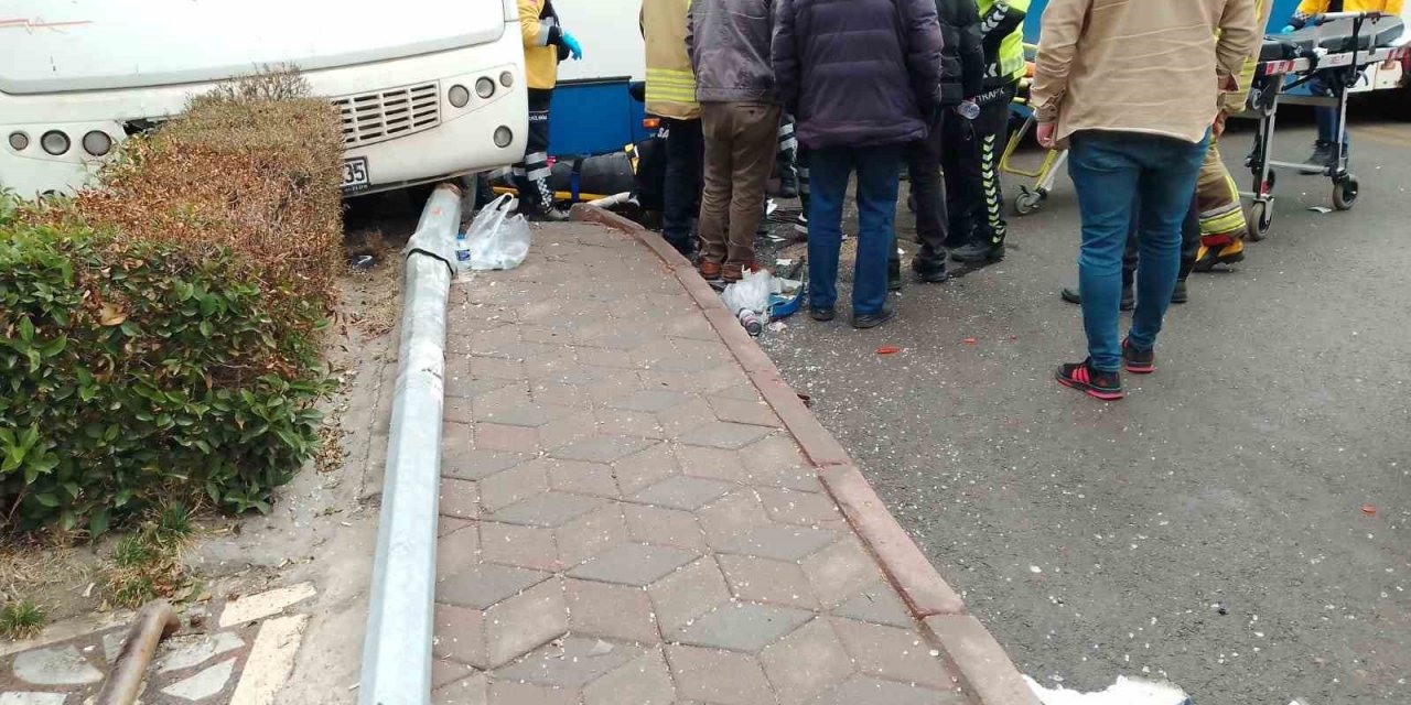 Başkent’te EGO otobüsü minibüs ile çarpıştı: 4 yaralı