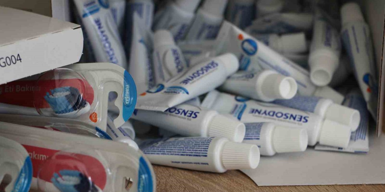 Diyarbakır’da depremzedeler için diş macunu ve diş fırçası