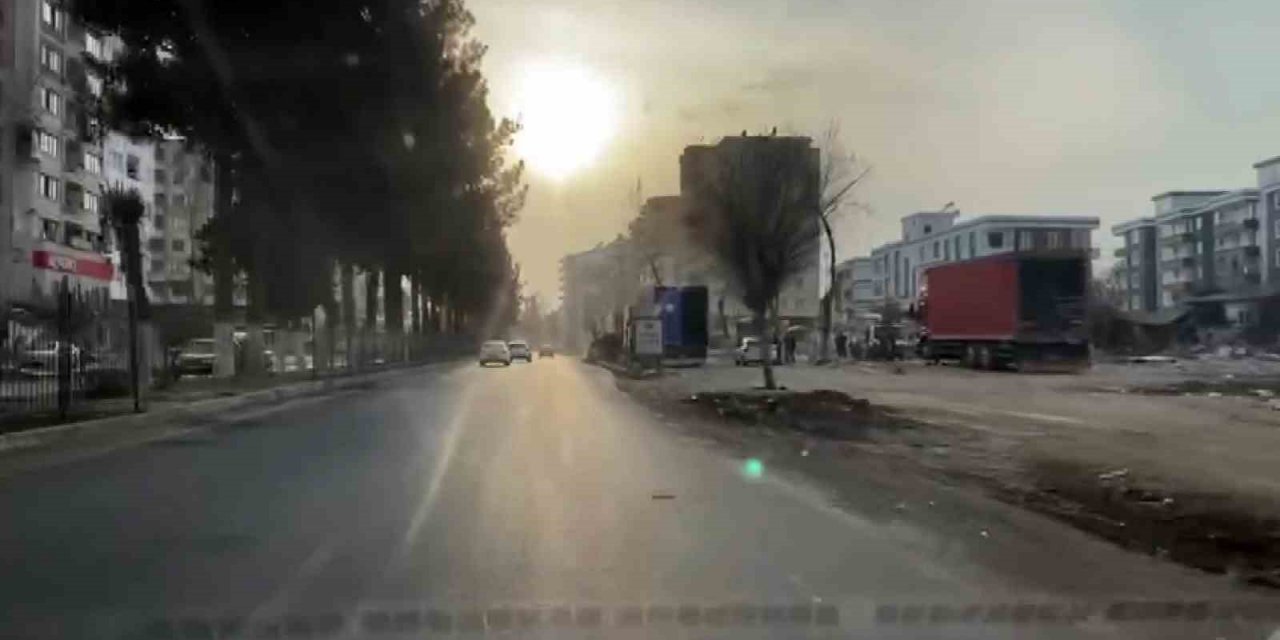 Adıyaman’da deprem öncesi ve sonrası araç kamerasında