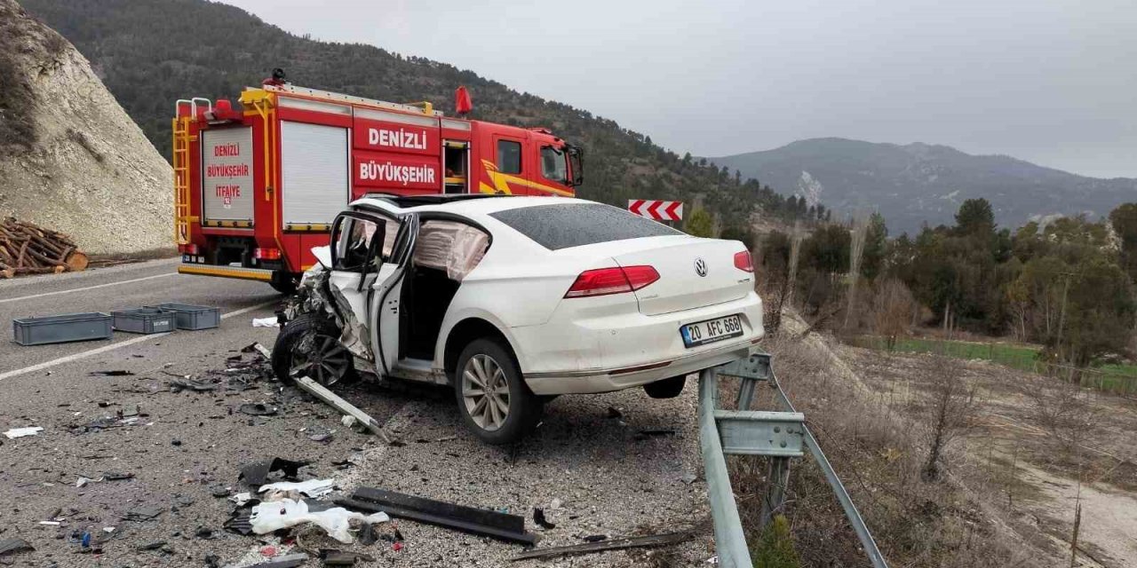 Kamyonetle otomobil kafa kafaya çarpıştı: 1 ölü, yaralı