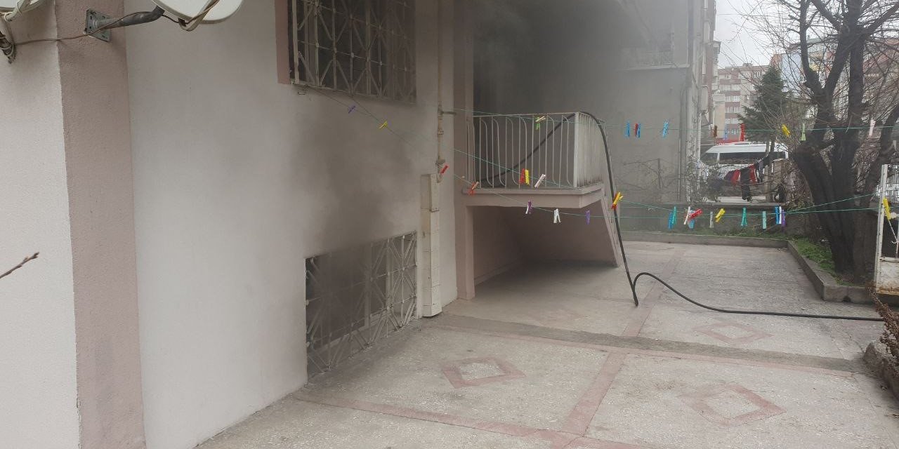 Çamaşır makinesinden çıkan yangın, ekipler tarafından söndürüldü